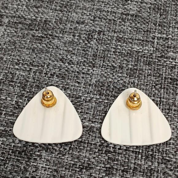 Black & White Striped Triangle Earrings Vintage 80s style Retro Pierced Ears - Picture 3 of 5